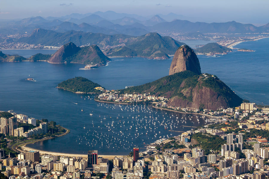 Brazylia Rio De Janeiro z panoramą miasta i charakterystycznym nadmorskim krajobrazem
