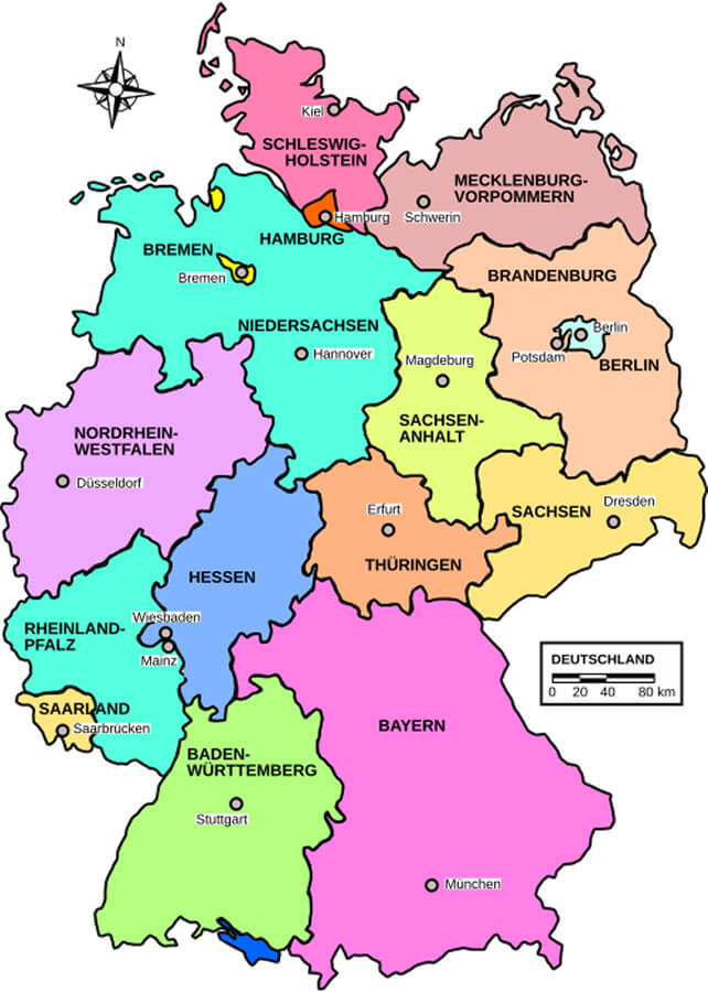 Konturowa mapa landów w Niemczech przedstawiająca granice poszczególnych regionów administracyjnych oraz ich stolice.